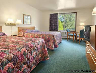 Super 8 By Wyndham Sturgeon Bay Hotel Exterior photo